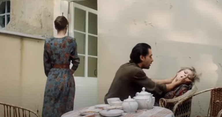 Кадр из фильма "Подмосковные вечера" (1994)