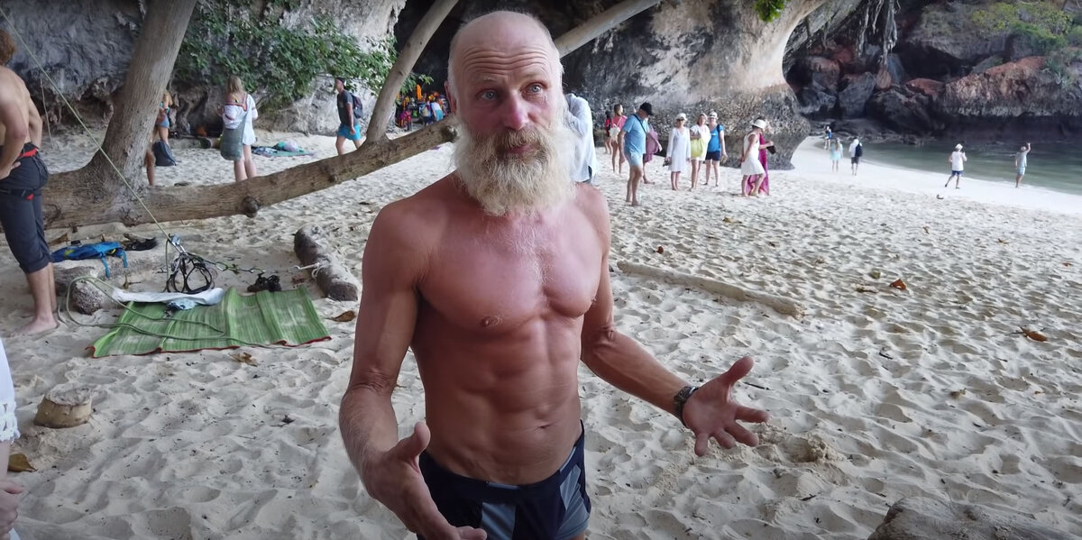 Привет, я поделюсь с вами мыслями о том какие 4 привычки нужно приобрести, чтобы утром зарядиться бодростью. Этого будет вполне достаточно, чтобы сохранить энергию на весь день и поддерживать высокий уровень тестостерона.