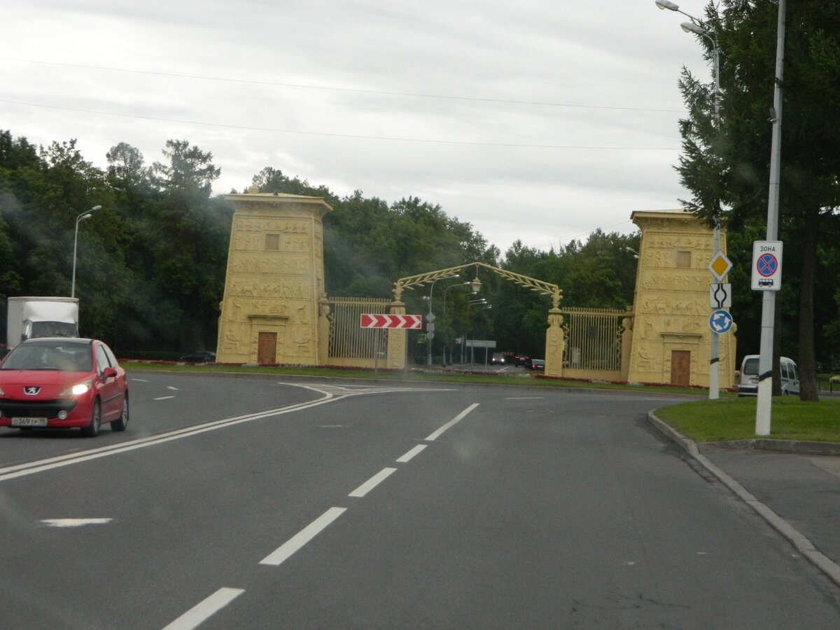 Египетские ворота при вьезде в г.Пушкин.