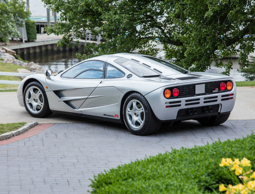 Спорткар MCLAREN f1