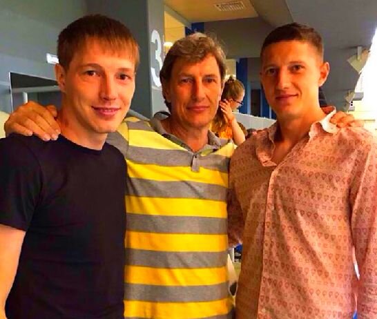 С отцом и младшим братом Олегом