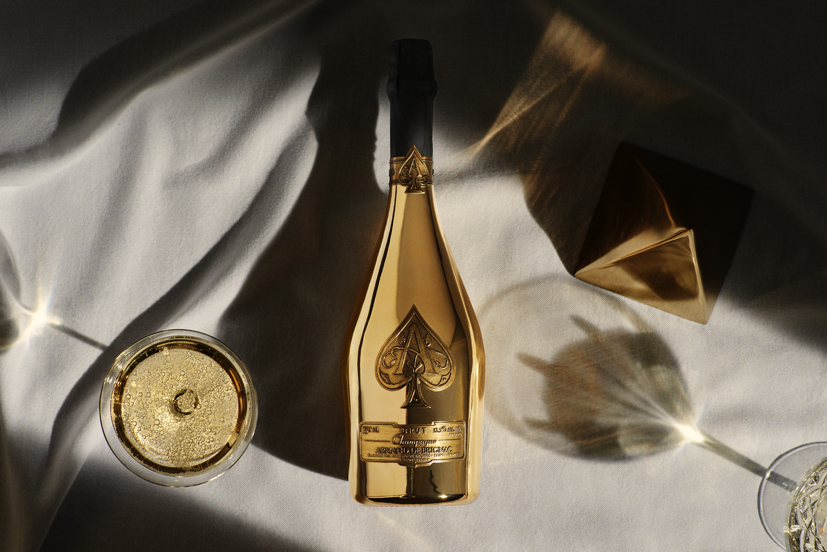 Armand de brignac. Шампанское Armand de Brignac. Armand de Brignac Brut Gold. Louis Vuitton moët Hennessy.