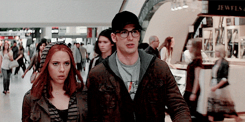 Скарлетт Йоханссон и Крис Эванс в фильме " Первый мститель: Другая война"