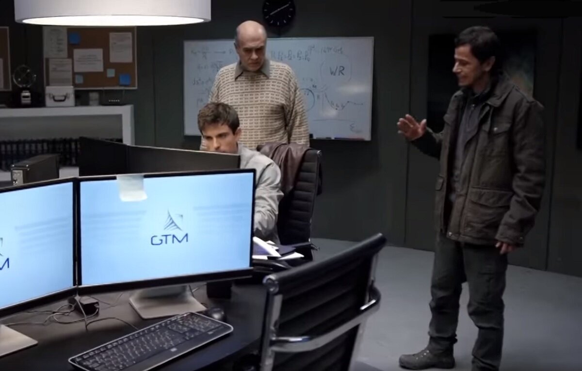 - Да какие, нафиг, фокусы инопланетян! Снова очередное обновление "Винды" косячит! 