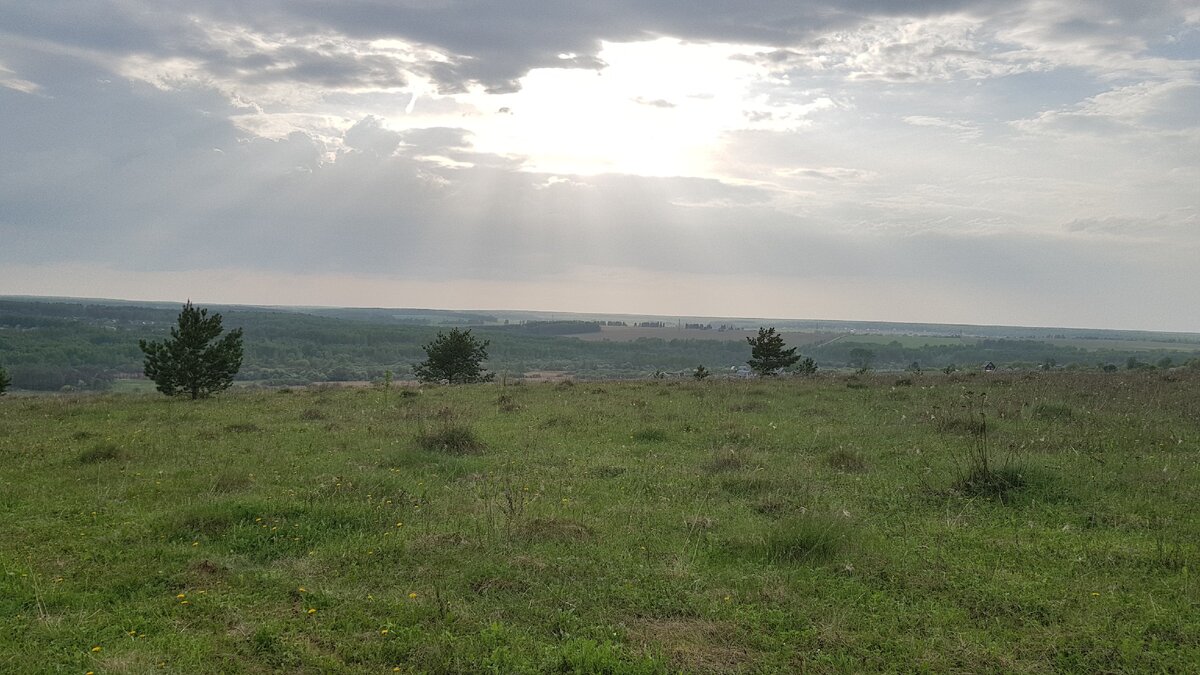 Места там очень живописные. Холмистая поверхность и до Нижнего Новгорода всего то 40 километров. Фото сделаны лично мной в той поездке, взяты из личного архива