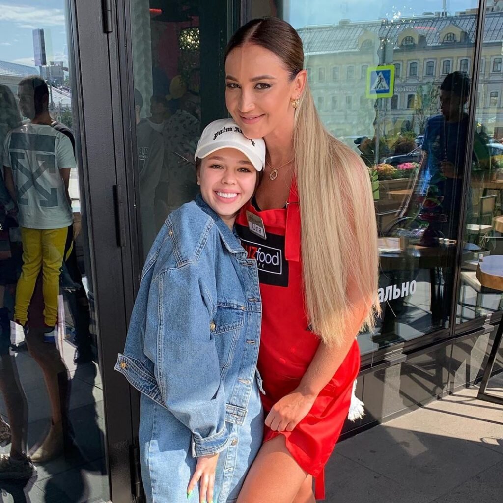 Дарья Зотеева и Ольга Бузова 