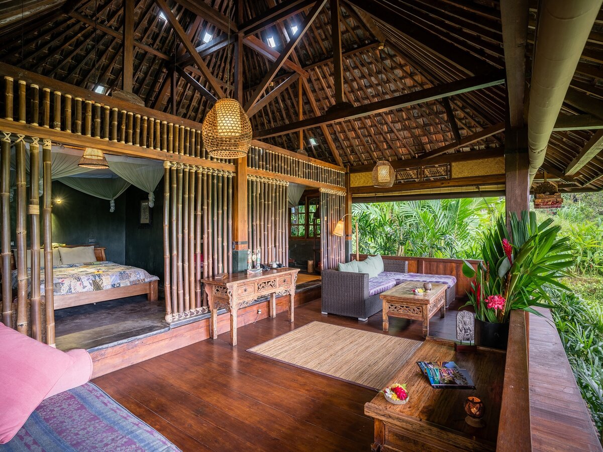 Источник: https://www.baliecostay.com/wp-content/uploads/2017/02/Bali-Bungalow-RW-Veranda.jpg