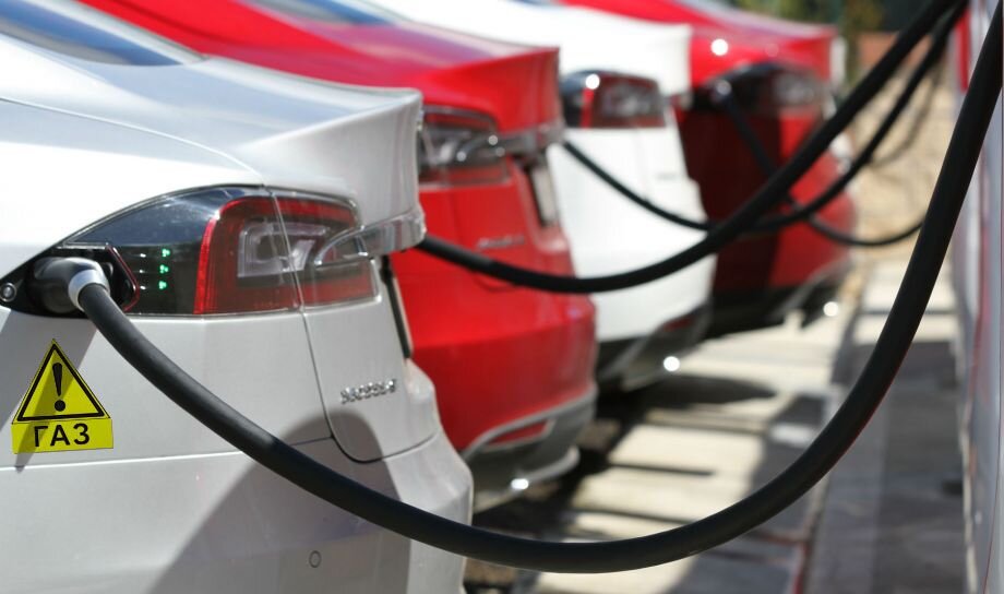Число желающих поставить газ на машину Tesla возросло в 4 раза