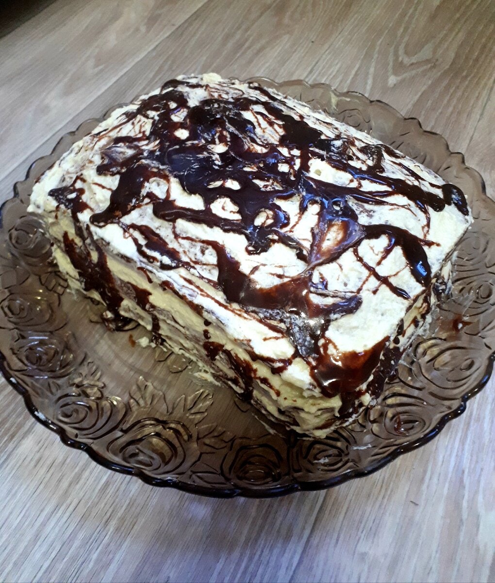 торт украшен юной художницей