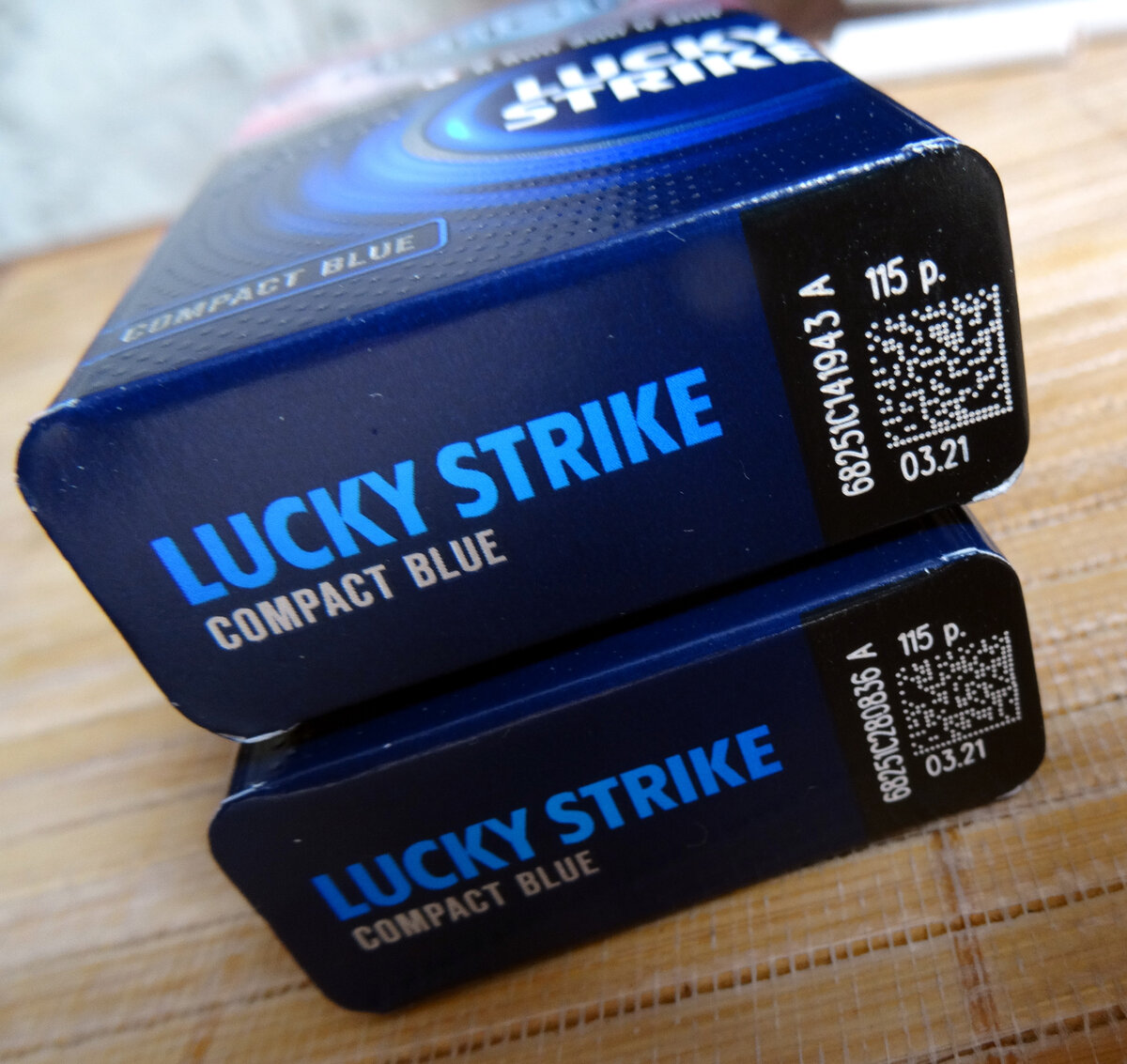 Lucky strike compact blue