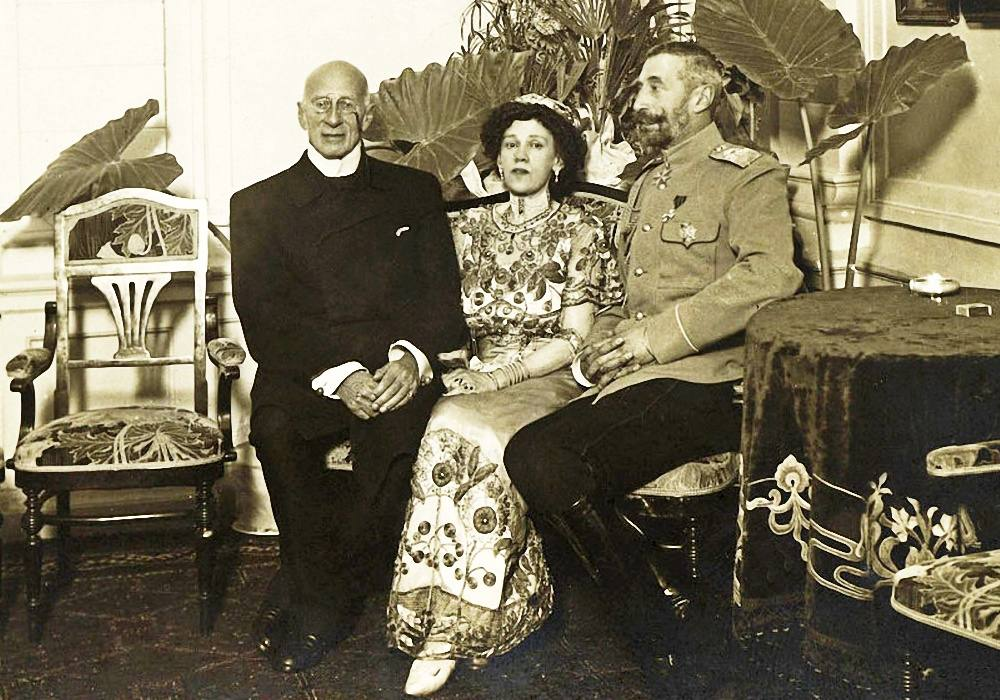  Николай Константинович (слева) с женой Надеждой и младшим братом