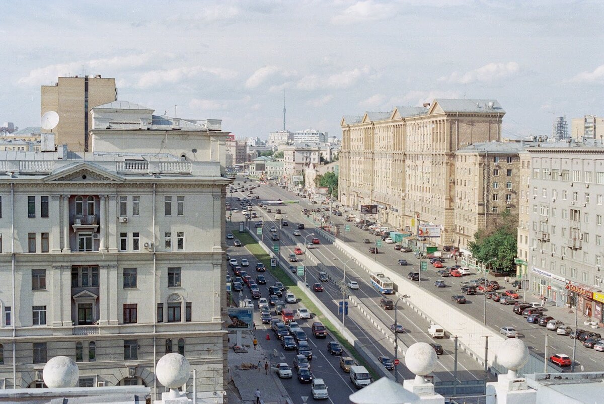 Москва новинский бульвар. Новинский бульвар. Новинский бульвар Москва. Новинский бульвар 15 вид с крыши. Новый Арбат и Новинский бульвар.