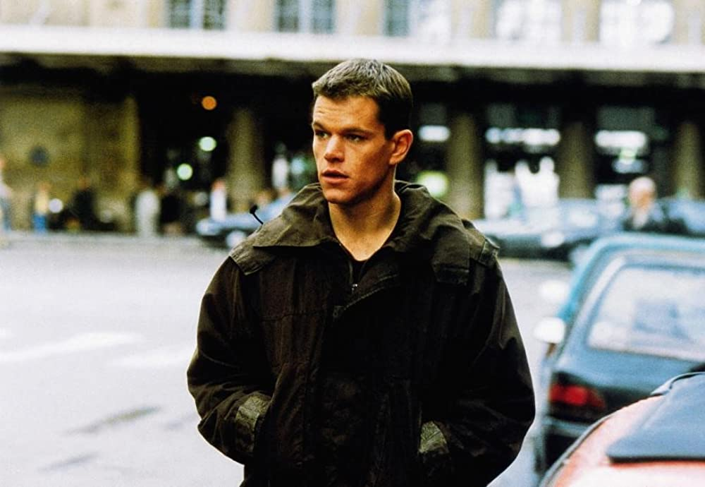 Кадр из фильма The Bourne Identity. Режиссер: Даг Лайман. Оператор: Оливер Вуд. Производство: Hypnotic, Kalima Productions GmbH & Co. KG, Stillking Films, The Kennedy/Marshall Company, Universal Pictures. Показ в России: Ист-Вест