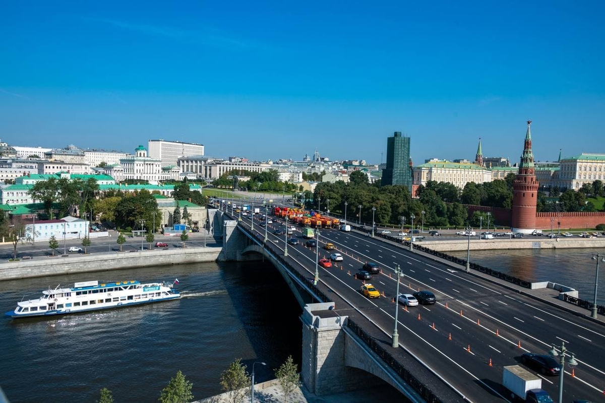 Когда построили большой каменный мост