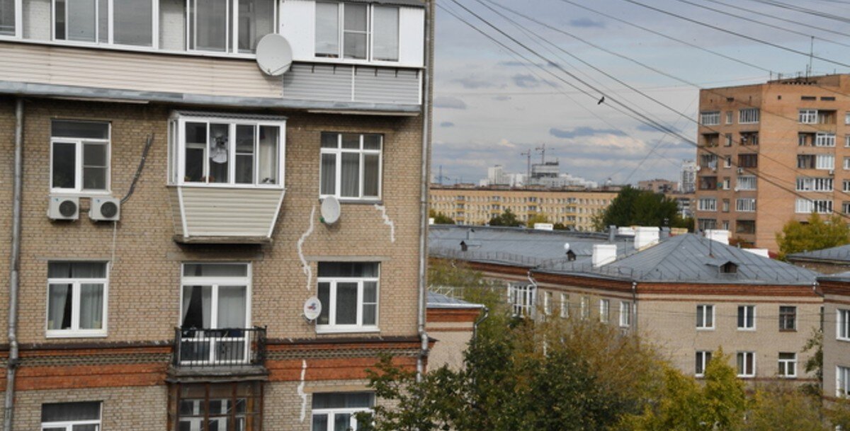 Фото взято из открытых источников. Как вы думаете, сколько балконов застеклены без проектной документации?