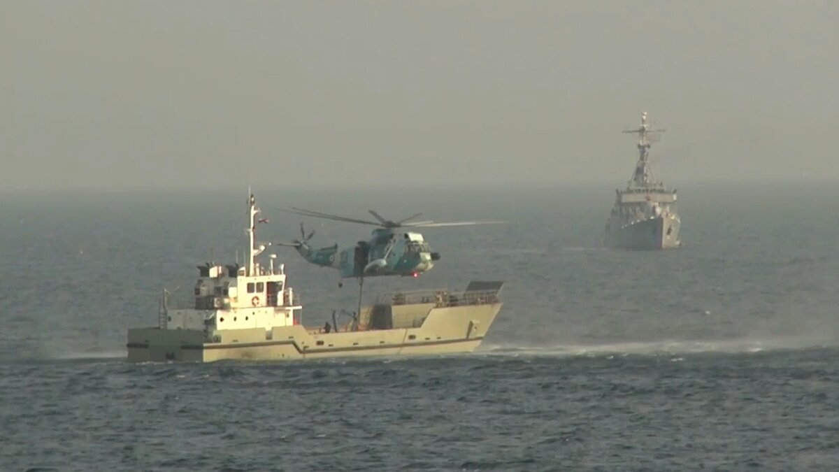 Кадры с учений CHIRU 2022 в Оманском заливе. Они прошли с 18 по 21 января нынешнего года в составе 14 кораблей ВМС НОАК КНР, ВМФ России и ВМС Ирана. Фото открытые медиа министерства обороны.