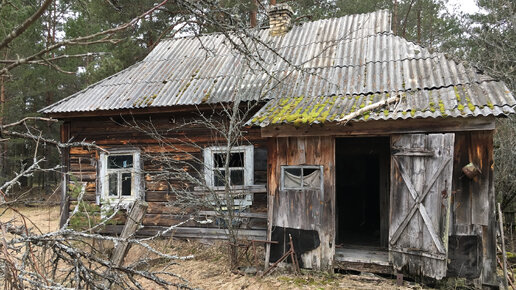 Покинутый дом в Чернобыле, бывшее село Рудня-Вересня