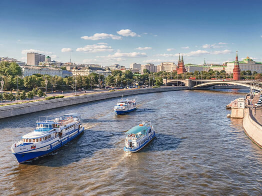 Парад теплоходов на Москве-реке. Фото из свободного источника.