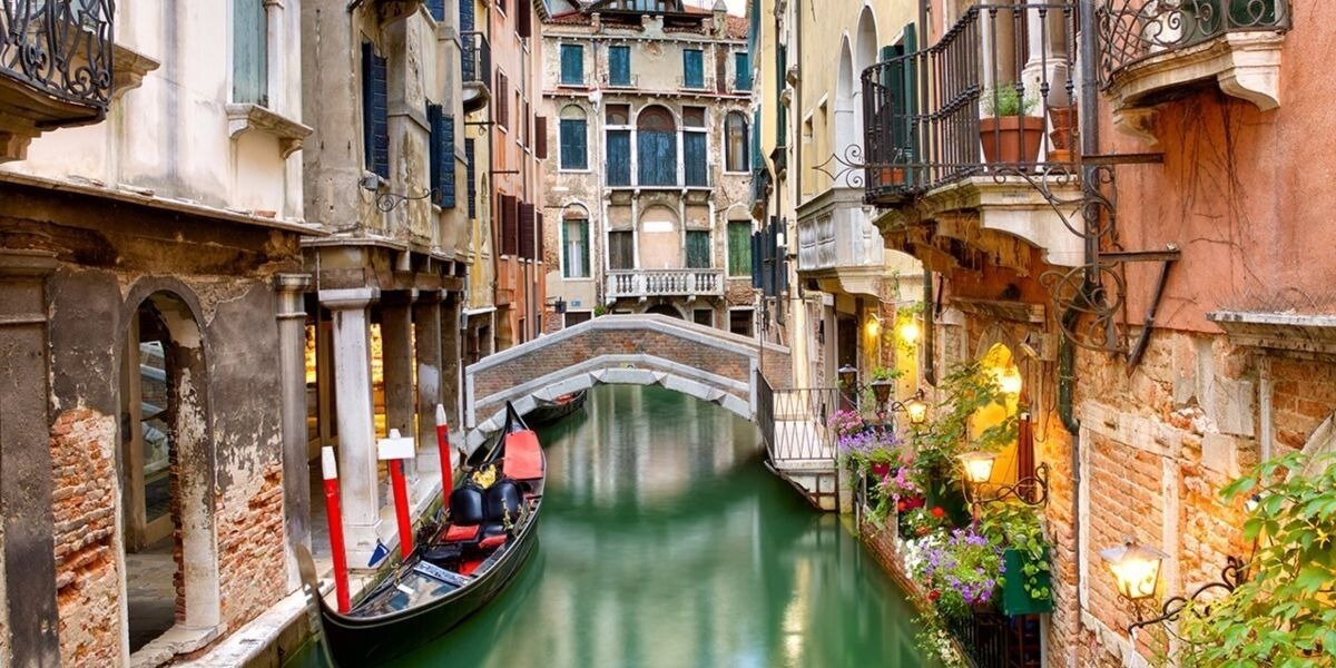 Романтика - это то, что всегда актуально для мужчины Рыбы