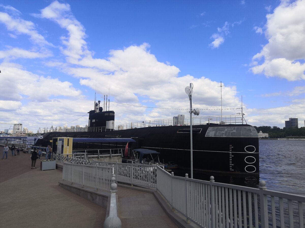 Внутри воспроизведена атмосфера подлодки СССР до мельчайших деталей