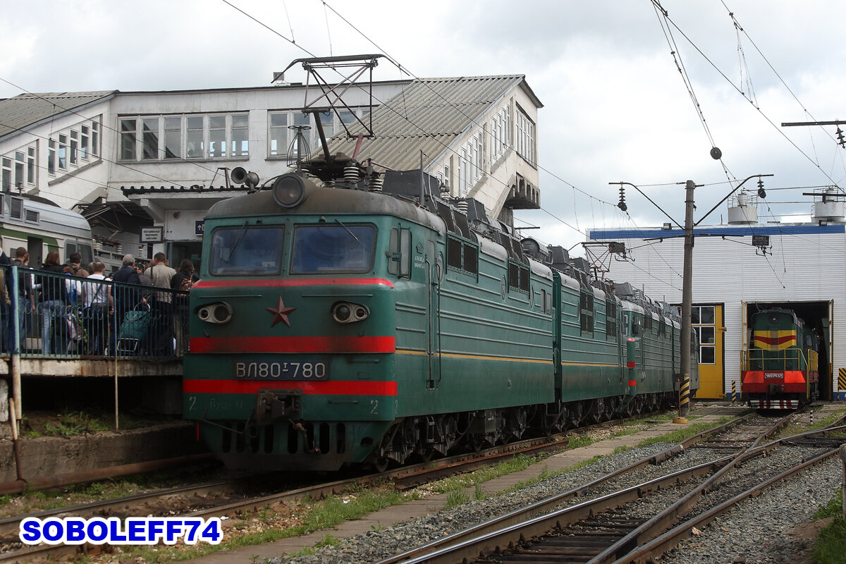 Электровоз ВЛ80Т-780. Локомотивное депо Владимир Горьковской железной дороги. Июнь 2010 года