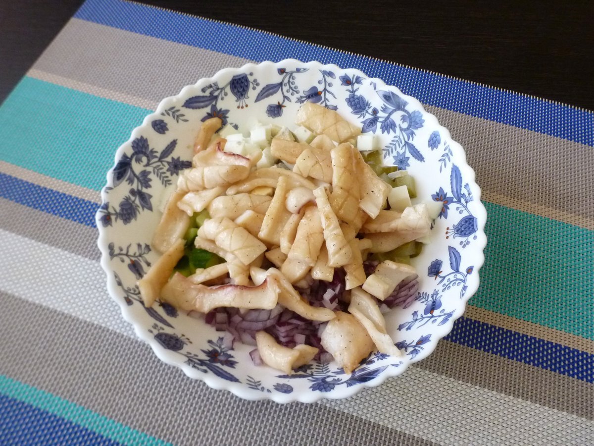 Салат с кальмарами и маринованными огурцами, рецепт с фото | Простые рецепты с фото