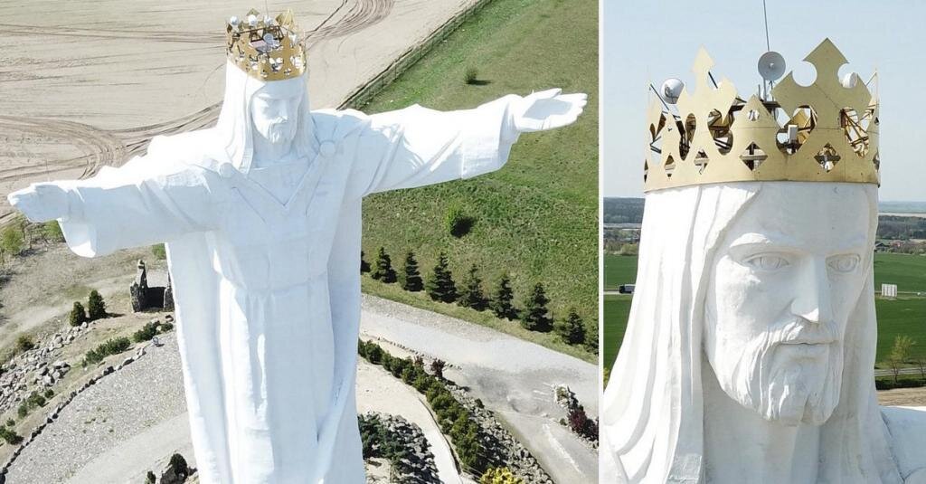 Плата за размещение передатчиков на памятнике, по слухам, идет на содержание монумента. Но католическая епархия от комментариев отказалась. 