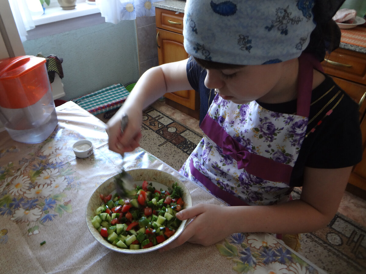 Перемешала салат