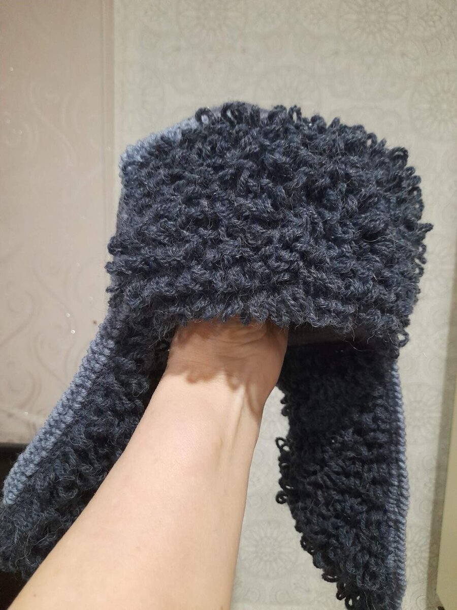 Впервые вязала по зиме вот такую шапочку. 