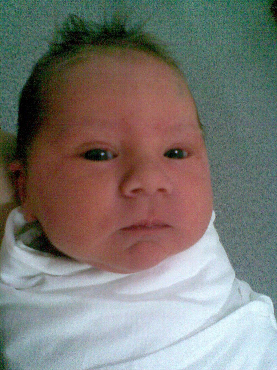 Первое фото. Человеку 2 часа