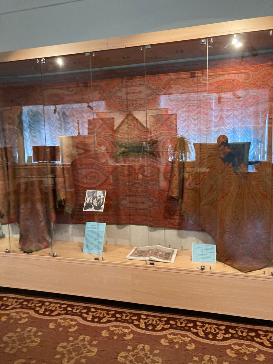 Залы музея "Истории русского платка и шали"