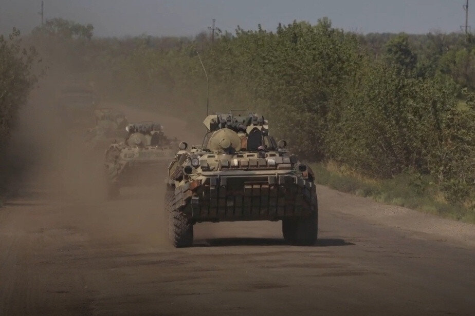 Военная техника на дороге.  фото: картинки  яндекса.