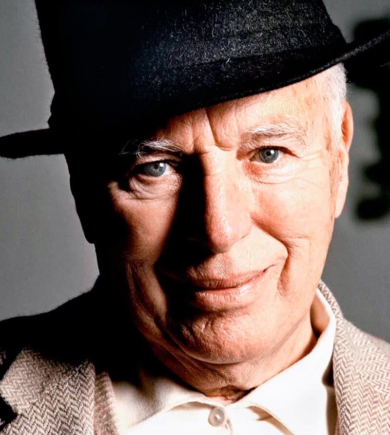 Чарли Чаплин в старости.