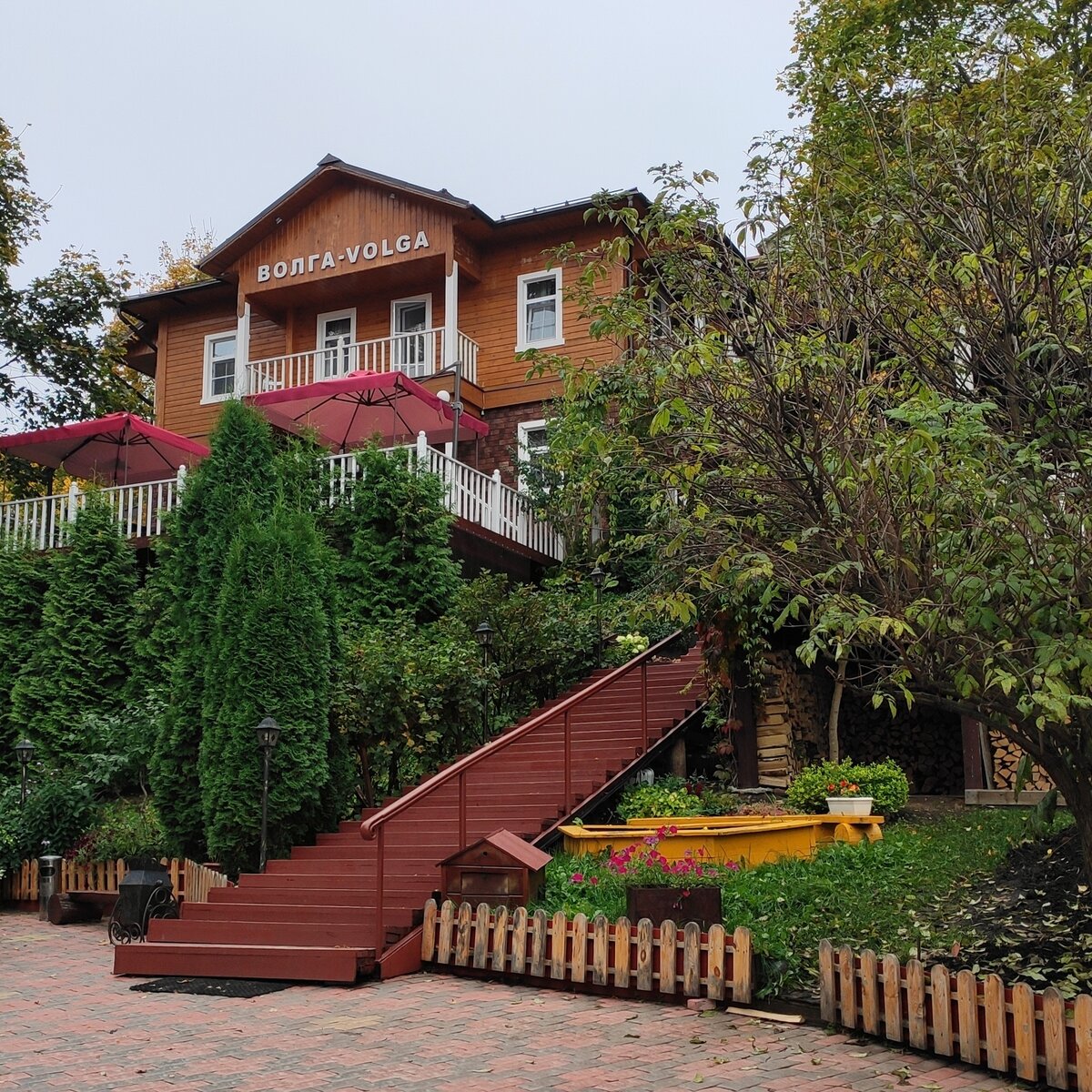 Вот. Дошла. Еще одна лестница - и я на месте! 