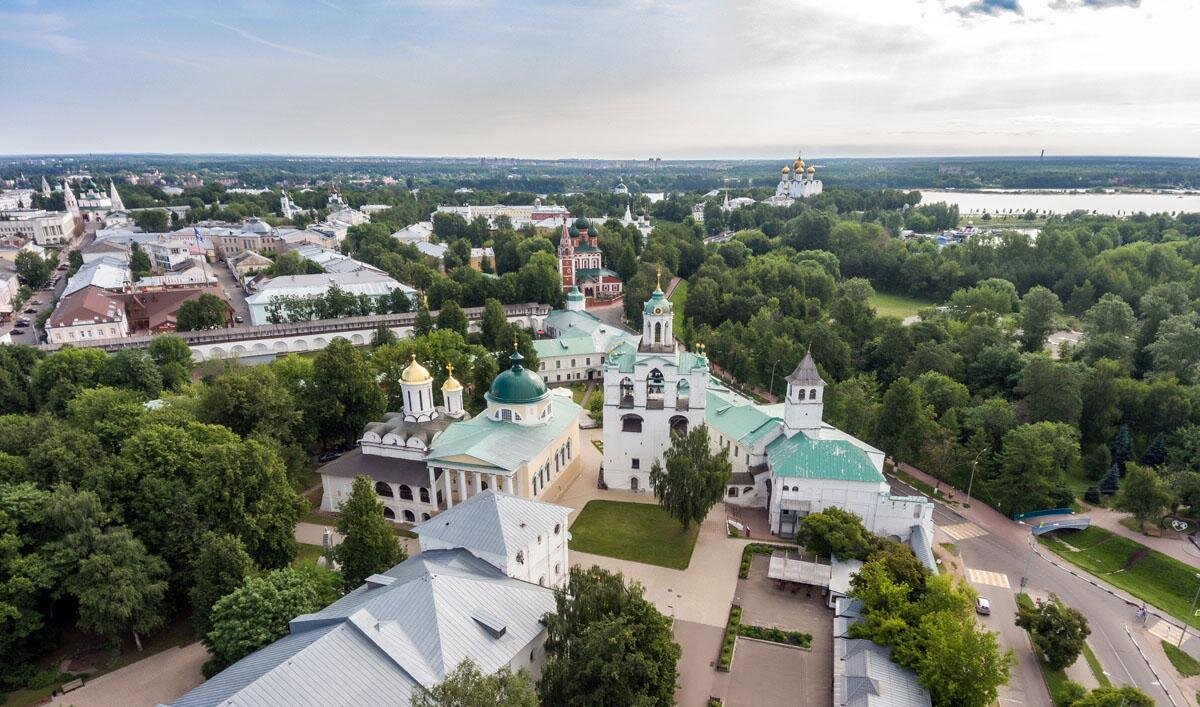 Где в ярославле можно. Ярославль достопримечательности гостиницы. Snezhino4i Ярославль. Ярославль Заграница. Где остановиться в Ярославле.