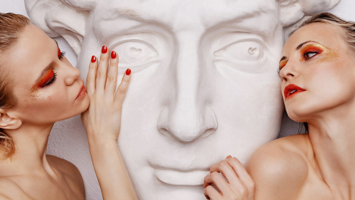    Спектакль «Красавец мужчина». Фото: Ира Полярная Алина Данг