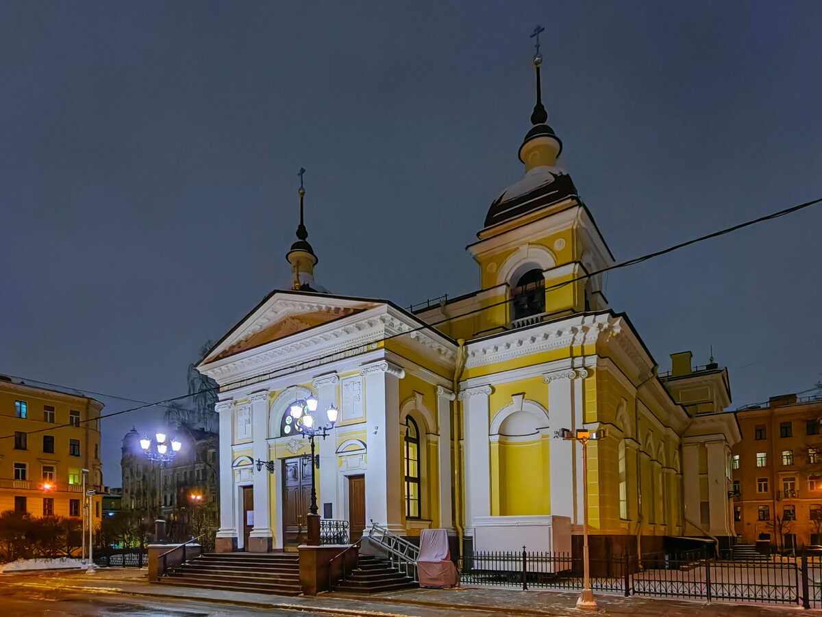 Воссозданная церковь Рождества Христова на Песках, внутри которой находится  ещё один горельеф ктитора (Петербург) | Олег Еверзов | Дзен