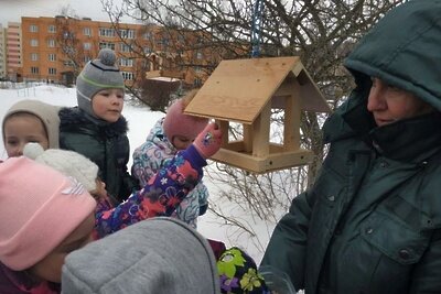    Учащиеся школьного лесничества «Внуковский лес» вместе с руководителем и наставником-лесничим © Пресс-служба Комитета лесного хозяйства Московской области