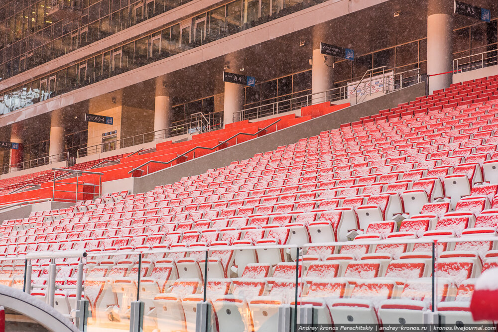 Stadia 8. Зрители конференция стадион. Современный стадион на 15 тыс зрителей. Арена белый. Стадион с 8.000 людьми.