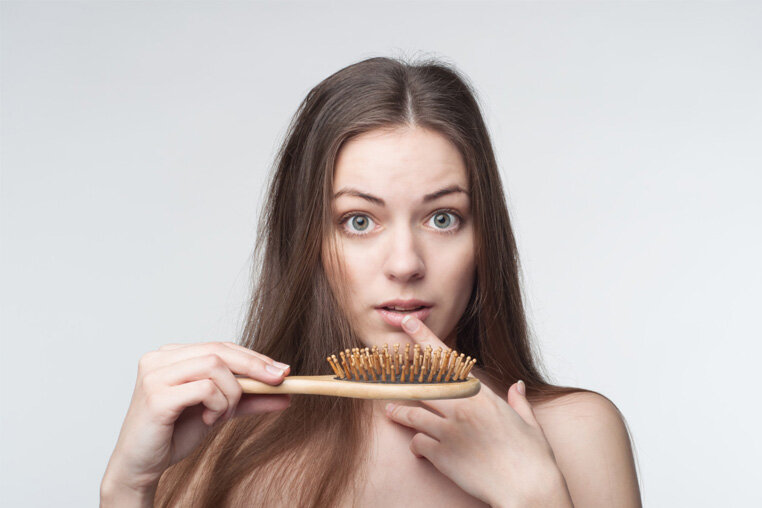 Специалисты утверждают, что женщины, в отличие от мужчин, не могут полысеть полностью на всю жизнь.