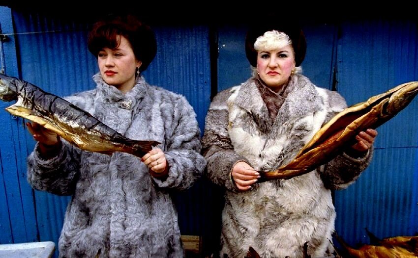 В 90-е многим приходилось уходить в торговлю, чтобы иметь средства на жизнь.