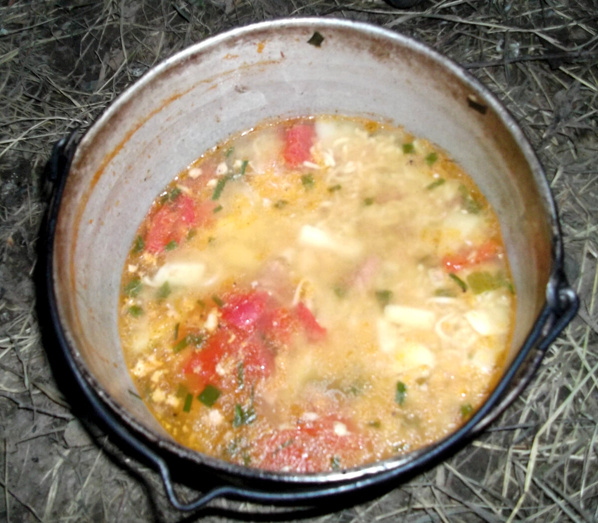 Суп на костре с тушенкой