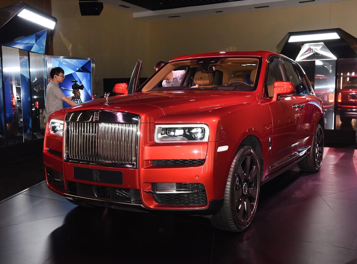 Кроссовер Rolls Royce 2020