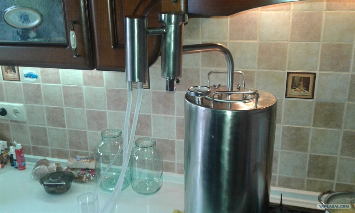 Существует немало способов устранить зловонный запах самогона