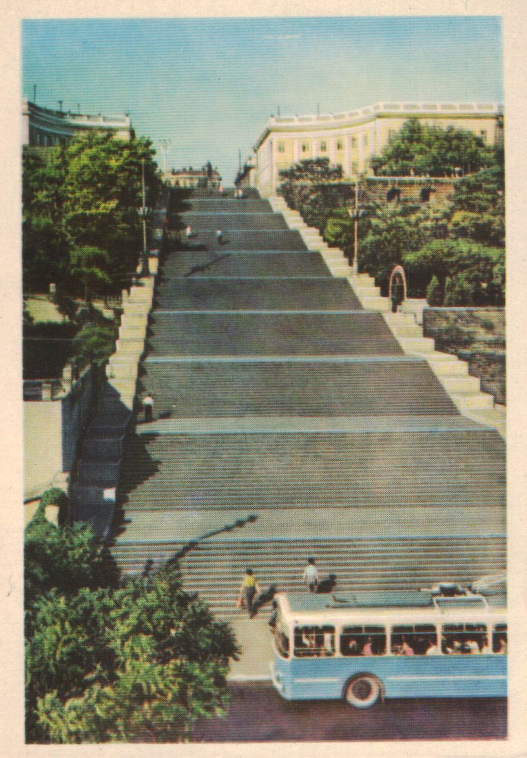 Потемкинская лестница – одна из главных городских достопримечательностей, памятник архитектуры первой половины XIX века.