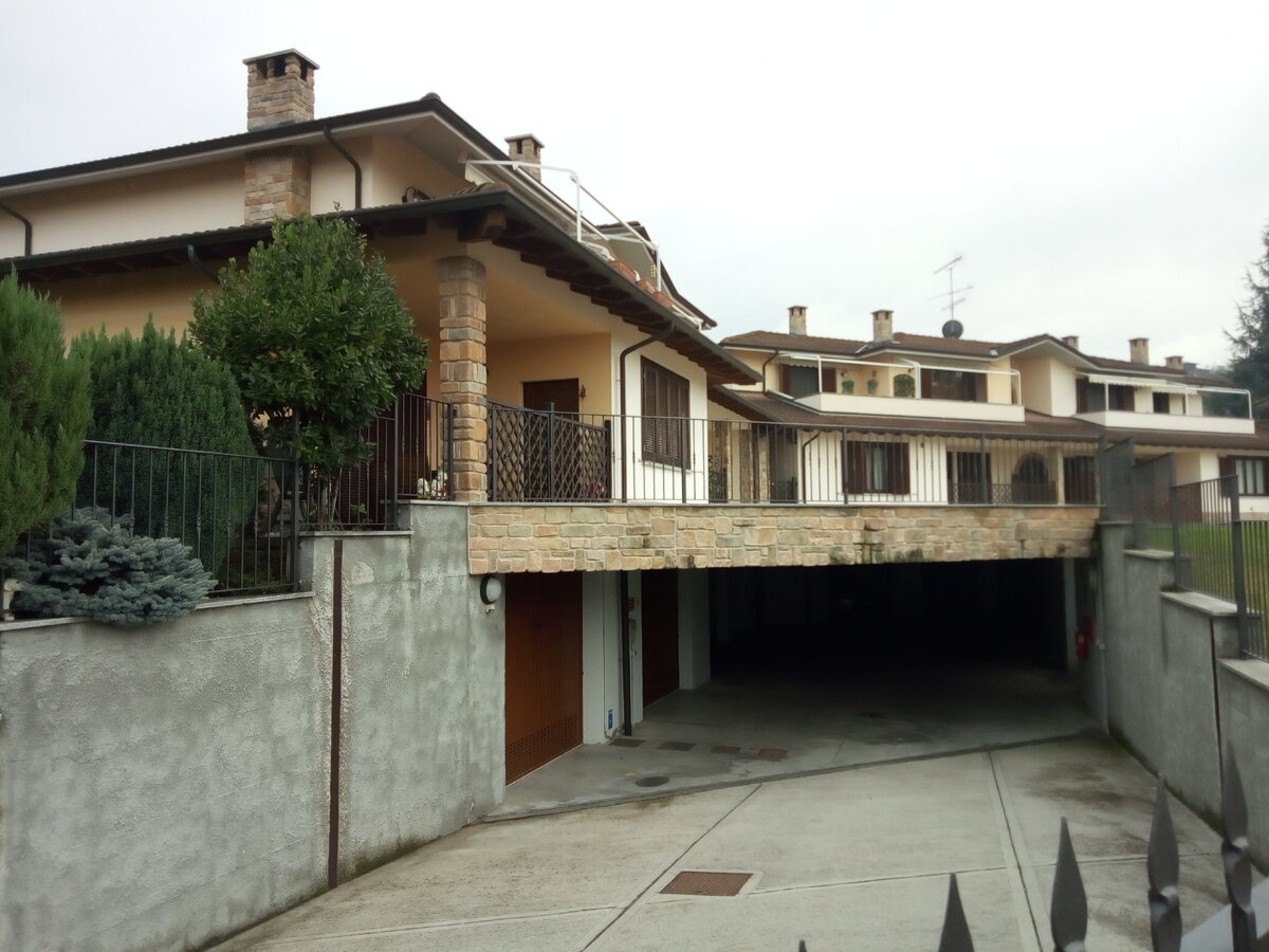 Небольшие дома с подземной парковкой