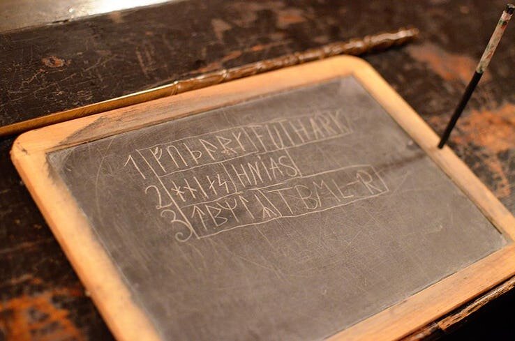 Найдите 10 отличий от шрама Гарри (руна Совило во второй строке - пятая слева)