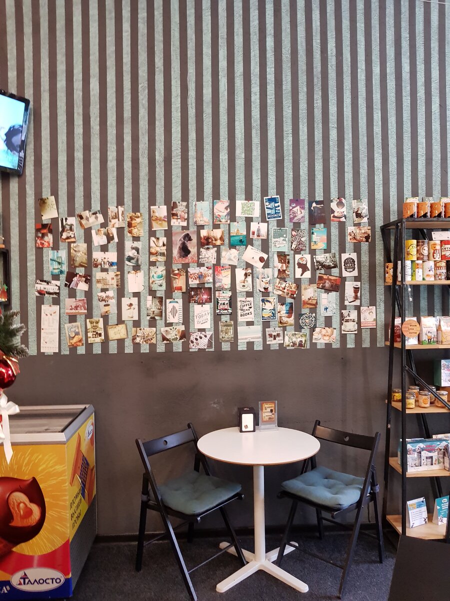 Что может быть лучше вкусного кофе по утрам? А если еще и с круассаном! Думаете, это мечты? Я вот начала свой день в очень уютной кофейне Рисполи, где заказала любимый Раф и свежий круассан. А в добавок получила приятное общение, которое заряжает на весь день!