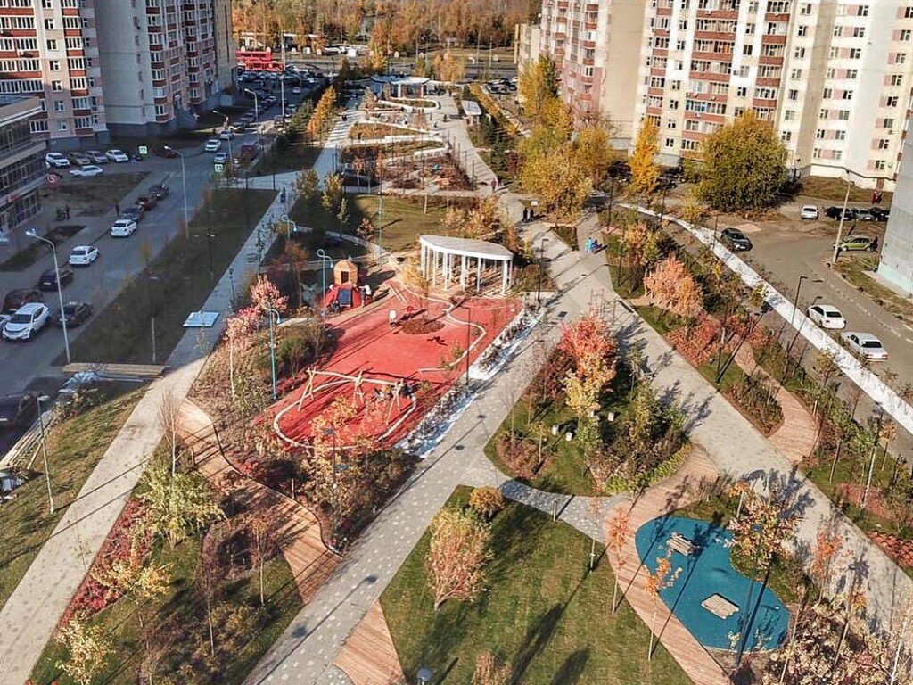 Первая очередь бульвара "Белые цветы" была открыта 10 ноября 2018 года. В открытии принял участие Рустам Минниханов
