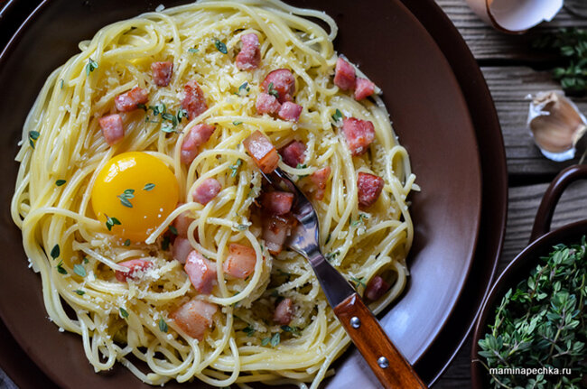 Паста с чесноком, оливковым маслом и острым перчиком (Pasta aglio, olio e peperoncino)
